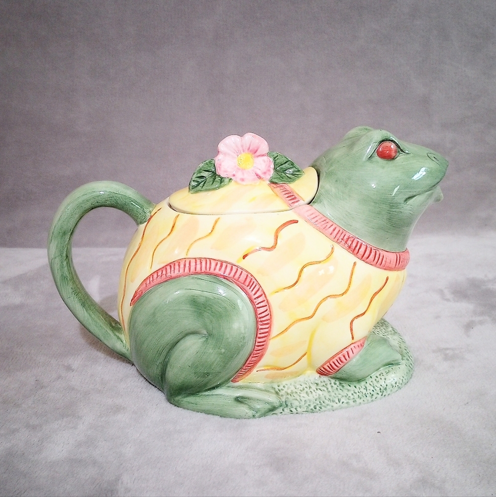 Vintage Mann Ceramic Figural Frog Teapot Frog Theme Amphibian